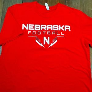 Canvas Men’s Large Nebraska Huskers Football T-Shirt Red Day by Day We Get Bette